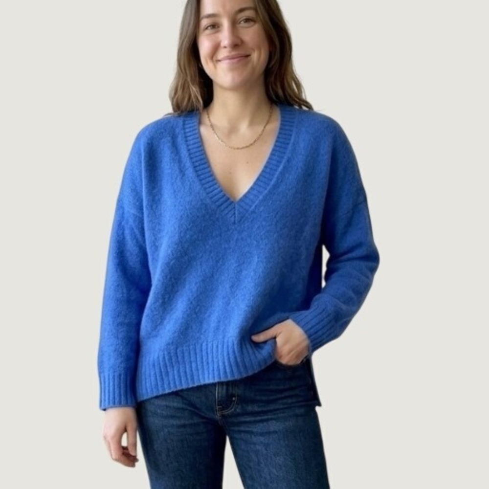 Rocky Barnes x 360 Cashmere Blue V-Neck Pullover Sweater 100% Cashmere XS 38702
